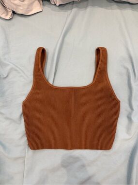 Ribbed Scoop Neck Crop Tank Top - Brown babaton